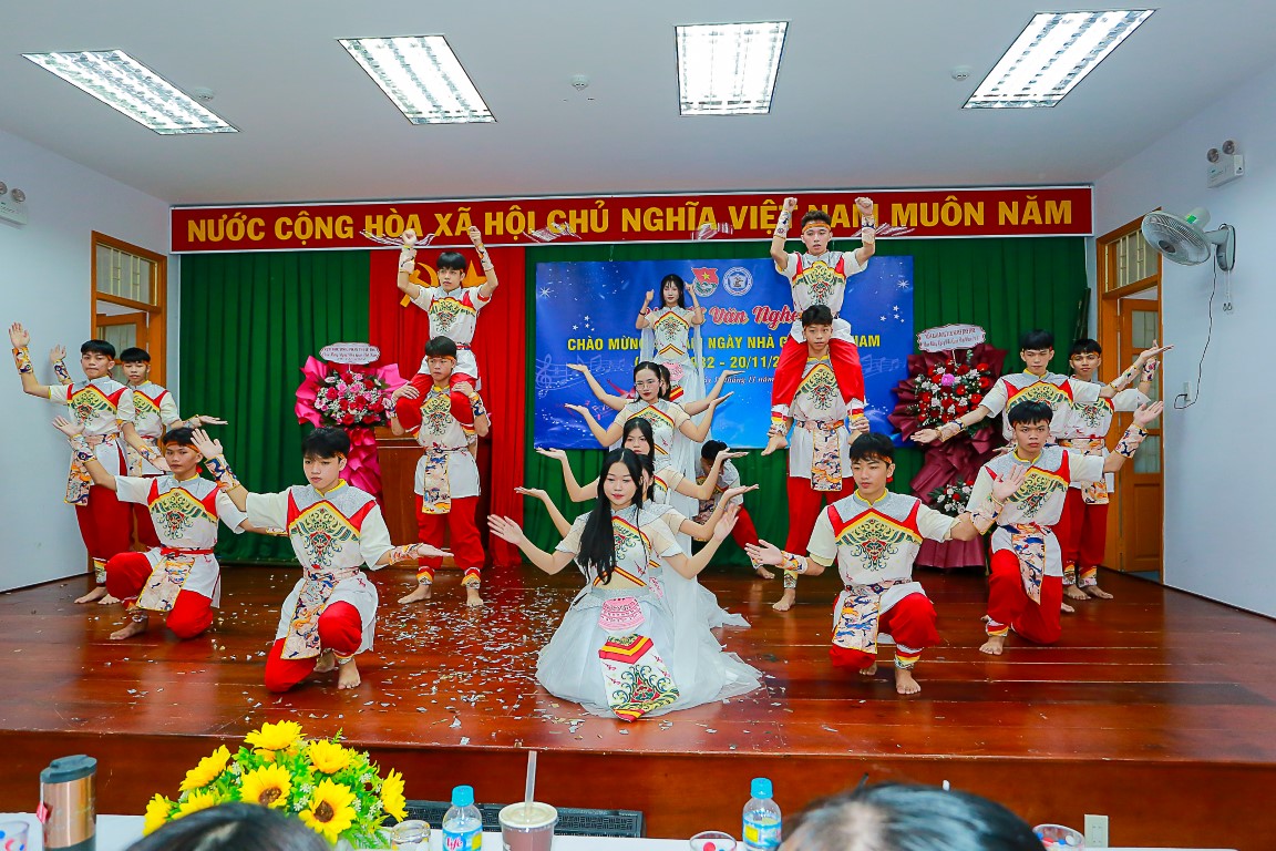 Văn nghệ chào mừng ngày nhà giáo Việt Nam